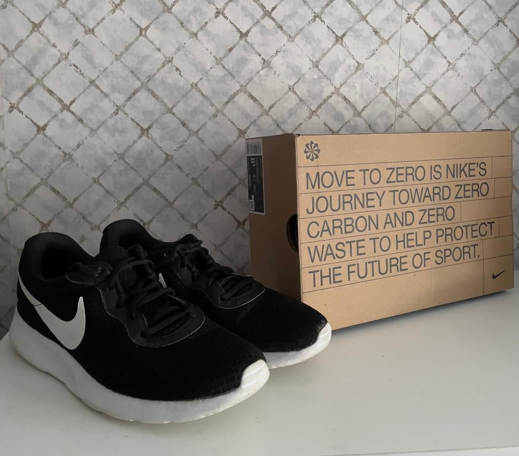 Originele Nike Tanjun - Maat 42, Kleding | Heren, Schoenen, Gedragen, Sneakers of Gympen, Zwart, Ophalen of Verzenden
