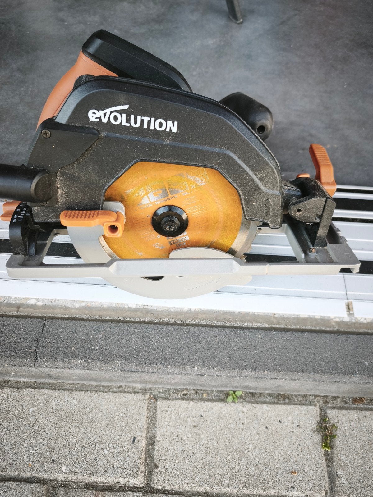 Evolution R185 Cirkelzaag met 2M zaaggeleider, Ophalen of Verzenden, 1200 watt of meer, Cirkelzaag, 30 tot 70 mm