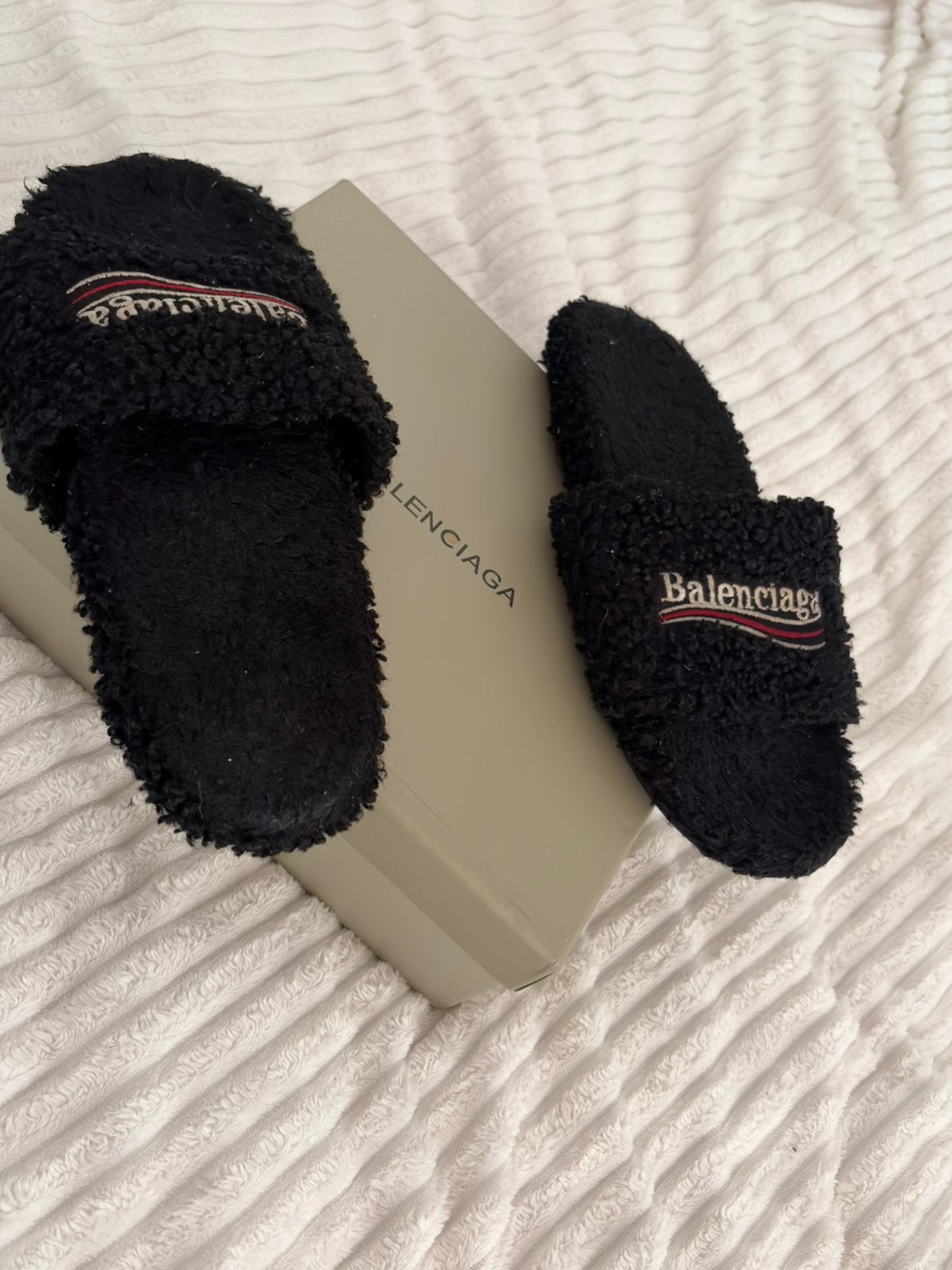 Balenciaga slippers 45, Ophalen of Verzenden, Zo goed als nieuw