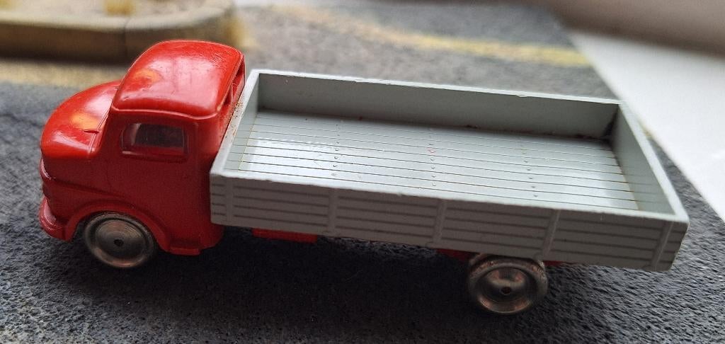 Lego - Mercedes-Benz #653 - flatbad truck - rood-grijze bak, Hobby en Vrije tijd, Ophalen of Verzenden, Gebruikt, Bus of Vrachtwagen