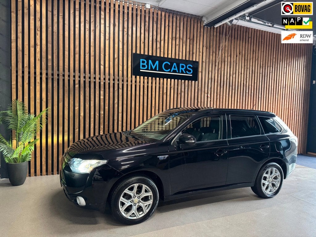 Mitsubishi Outlander 2.0 PHEV Instyle Schuifdak, Camera, Lee, Auto's, 4 cilinders, Zwart, Vierwielaandrijving, Hybride Elektrisch/Benzine