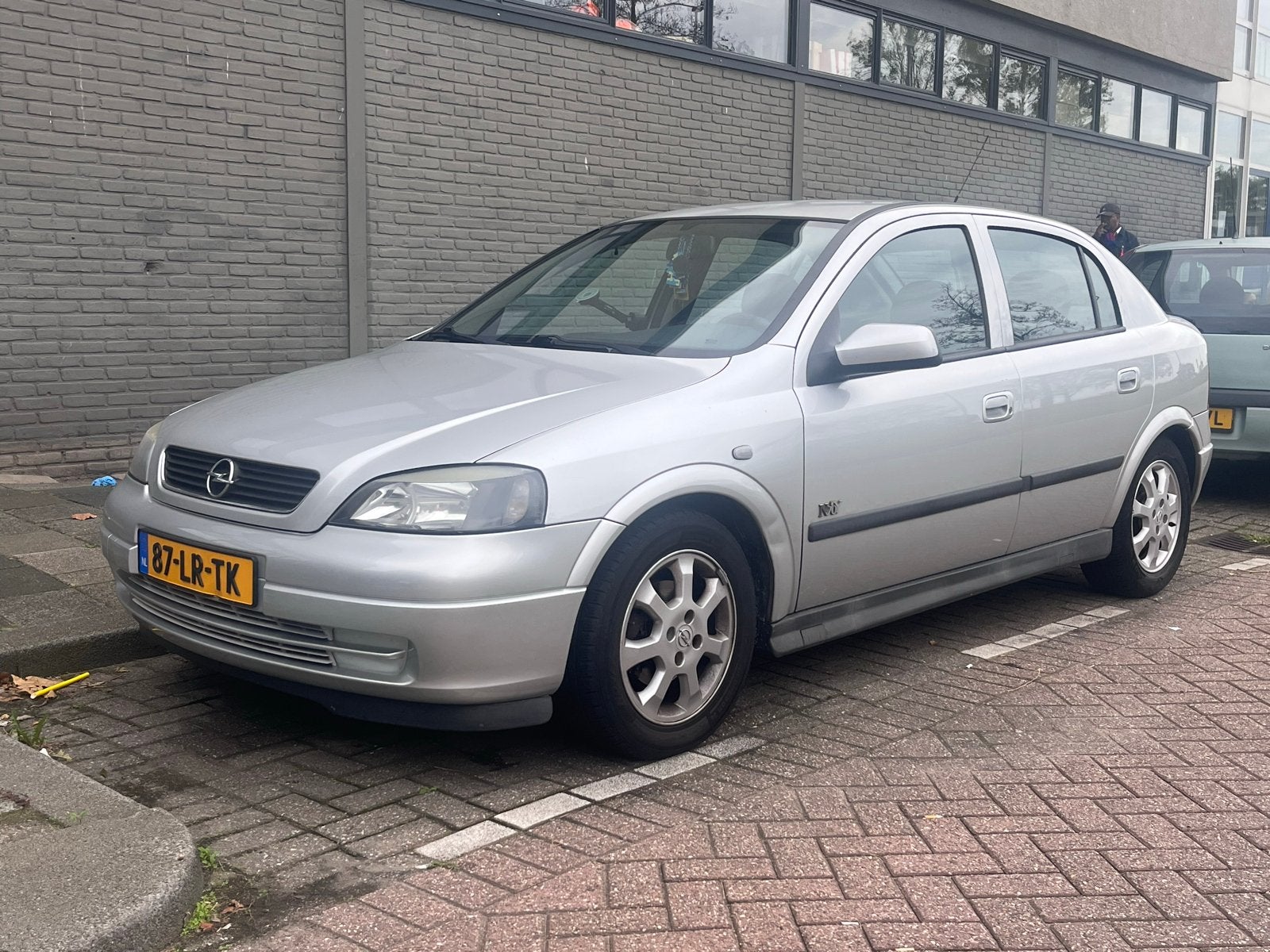 Opel Astra 1.6 16V 5D AUT 2003 Grijs, Multifunctioneel stuurwiel, 4 cilinders, 100 pk, 49 €/maand