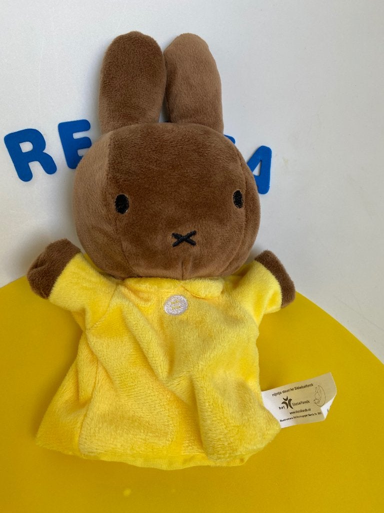 K1937 nijntje handpop Nina geel, Kinderen en Baby's, Speelgoed | Knuffels en Pluche, Ophalen of Verzenden, Zo goed als nieuw, Konijn