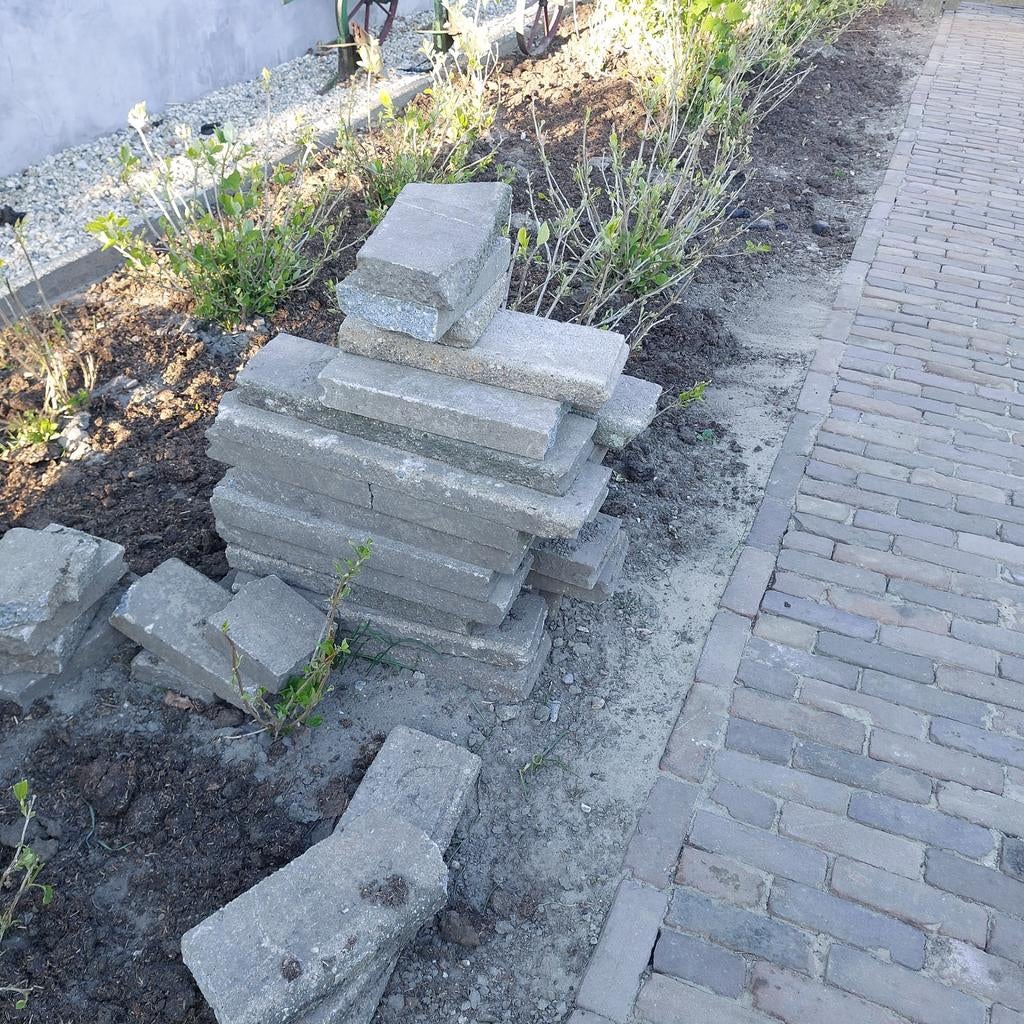 Kleine betonbandjes uit de tuin, Ophalen of Verzenden, Gebruikt