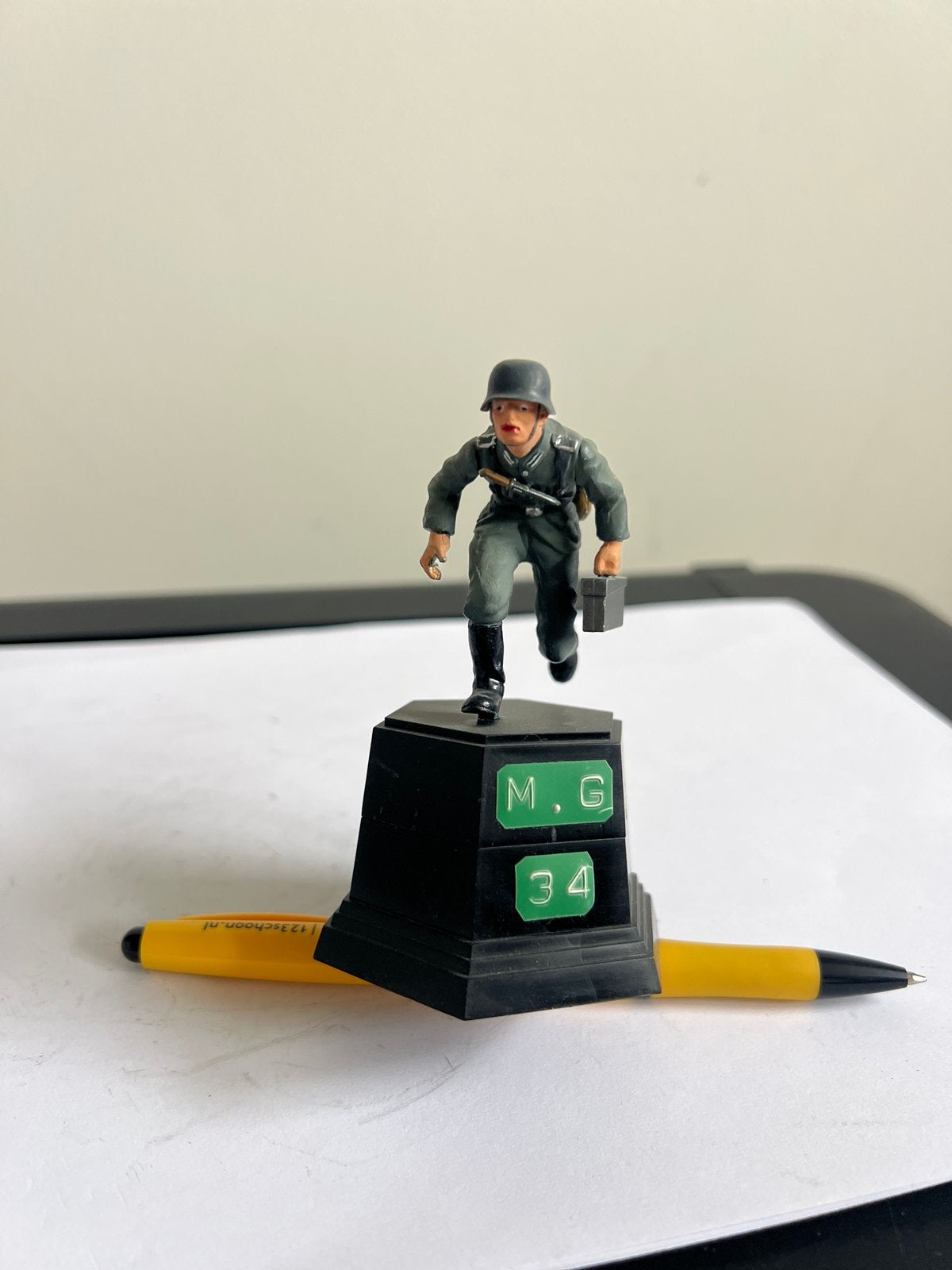 Miniatuurfiguur Duitse soldaat MG 34 - Elastolin-stijl, Verzamelen, Poppetjes en Figuurtjes, Ophalen of Verzenden, Gebruikt