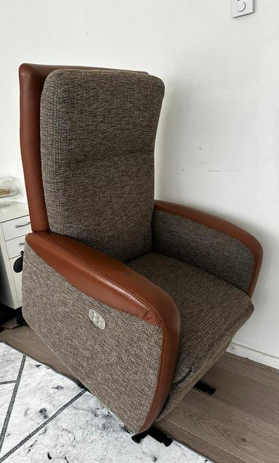 Nette Sta op Stoel-Z.g.a.n.Merk Staweet, Huis en Inrichting, Fauteuils, Ophalen, Minder dan 75 cm, Zo goed als nieuw, Stof