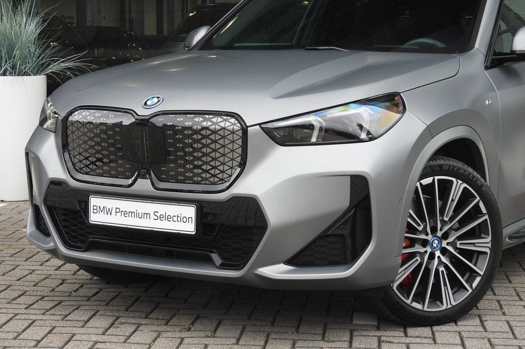 BMW iX1 eDrive20 M Sport / Panoramadak / Trekhaak / Head-Up, Auto's, BMW, Gebruikt, Met garantie (alle), 24 min, Origineel Nederlands