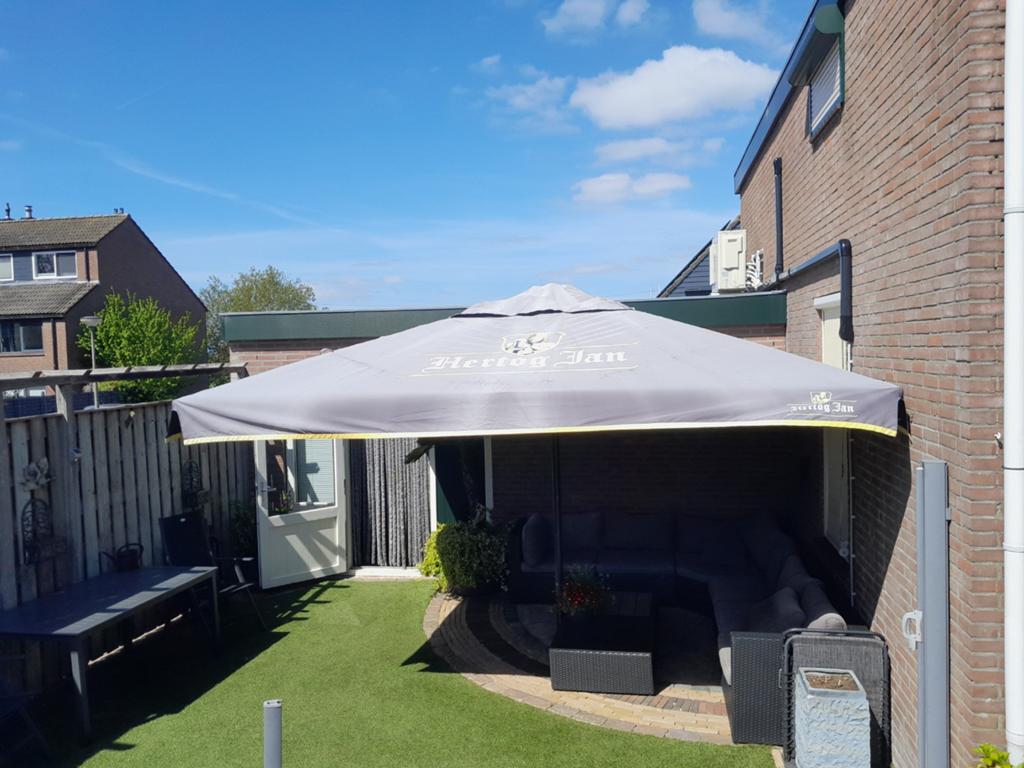 Hertog Jan parasol 4x4, Ophalen, Zweefparasol