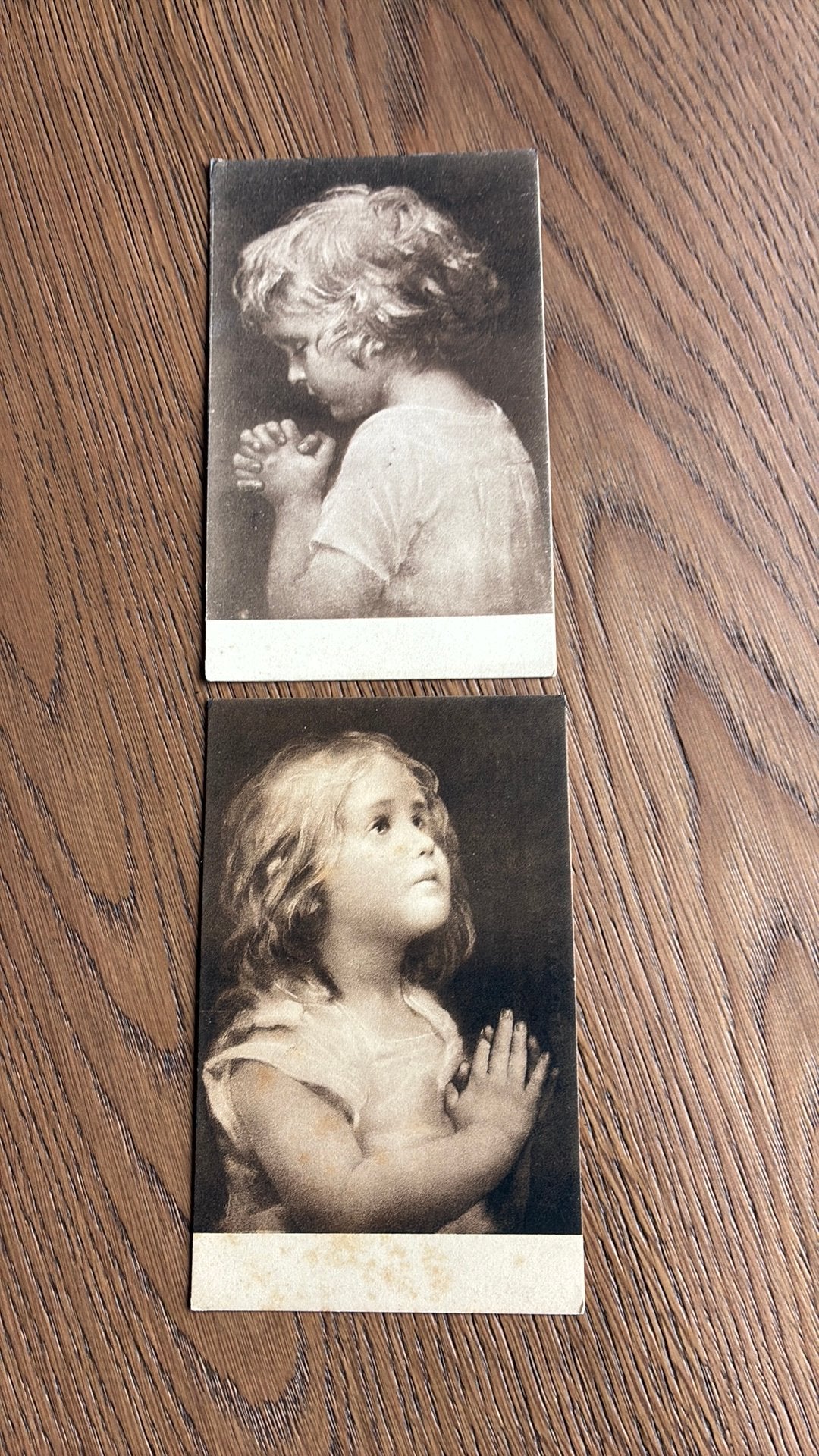 Kinderkaart. Kinderen  met gebouwen handjes. Gebedje., Ophalen of Verzenden, Ongelopen, Kinderen