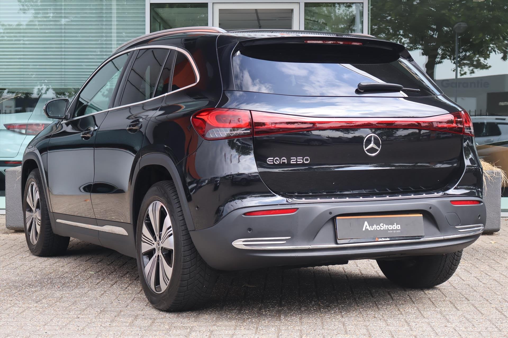 Mercedes EQA 250 Business Solution Luxury 190pk SoH 96% | Sf, 1940 kg, Gebruikt, Met garantie (alle), Zwart