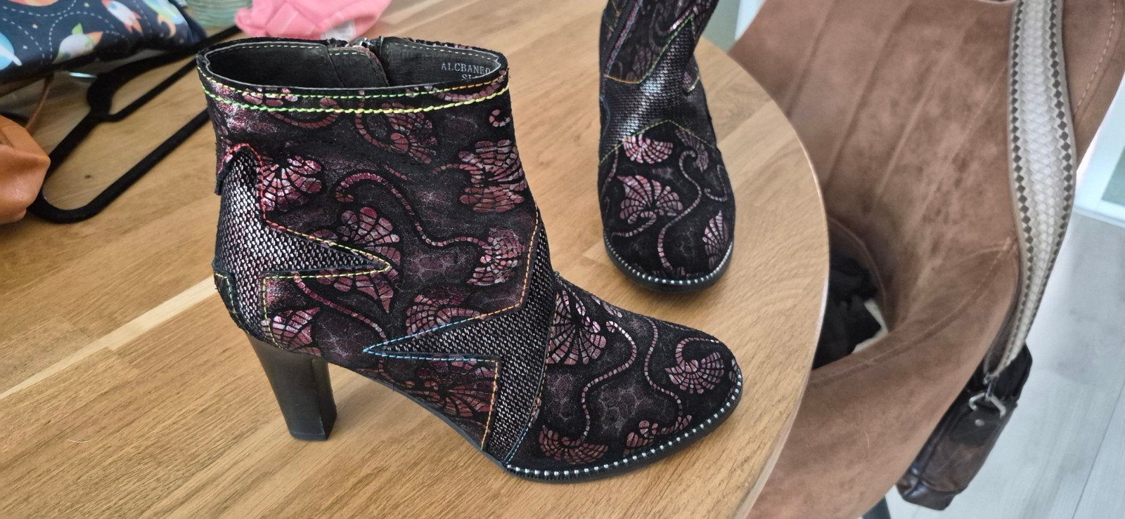 Laura Vita Enkellaarsjes - Zwart met Roze Details, Zwart, Lage of Enkellaarzen, Nieuw, Ophalen of Verzenden
