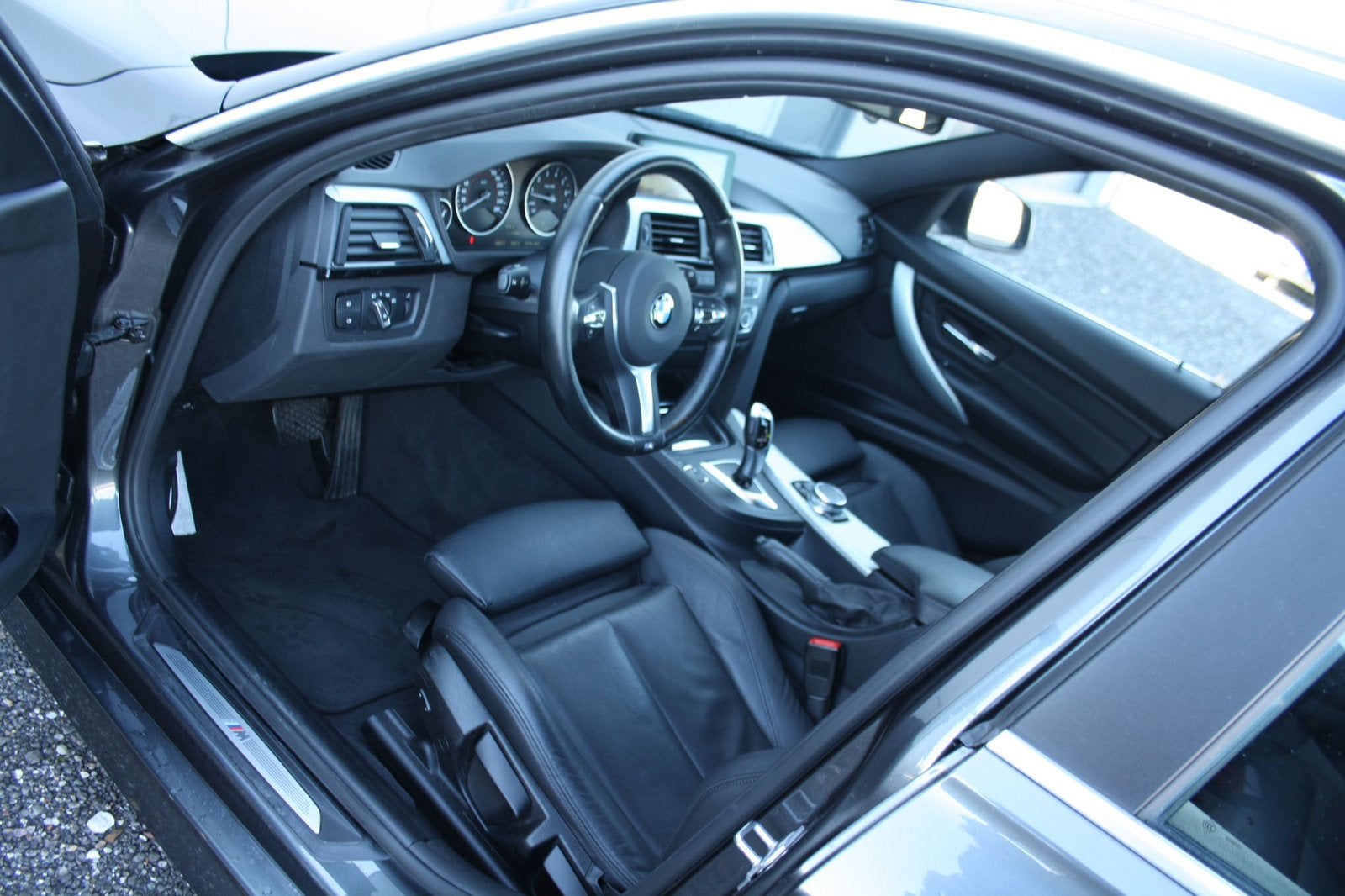 BMW 316i Touring AUT 2015 Grijs M-pakket Volleder Stoelverw, Auto's, BMW, Automaat, Zwart, 4 cilinders, 1445 kg