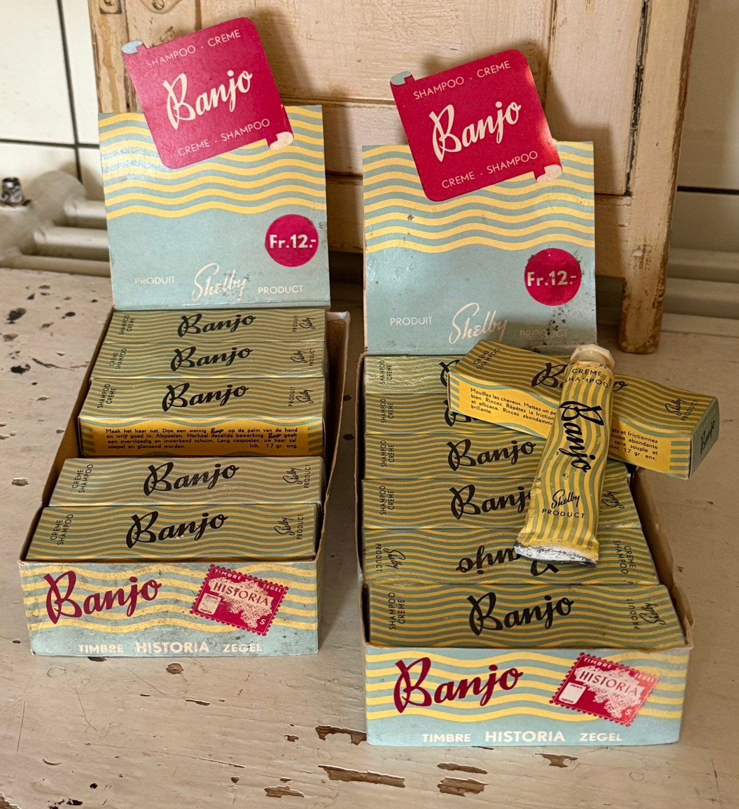 Brocante oude winkel doosjes met 12 verpakkingen shampoo, Ophalen of Verzenden