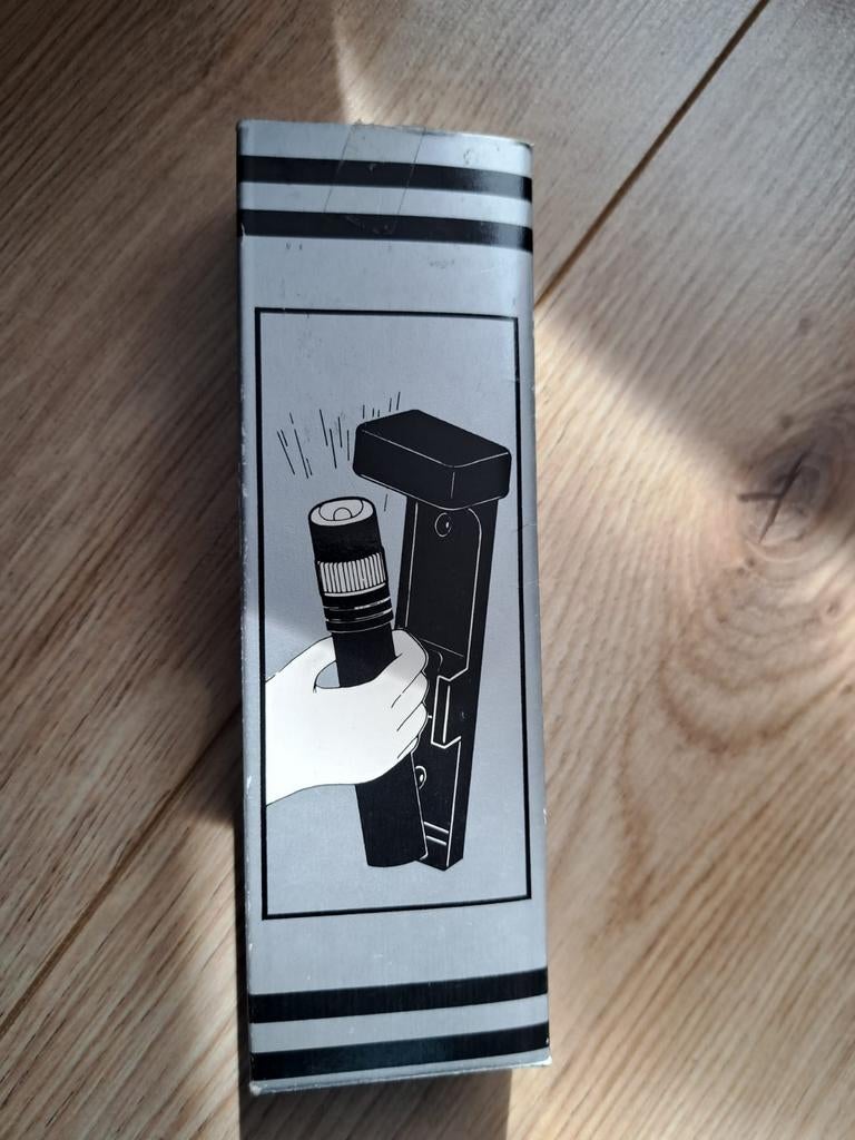 Vintage Esso zaklamp met houder - Nieuw in doos, Caravans en Kamperen, Zaklampen, Ophalen, Nieuw, Batterij