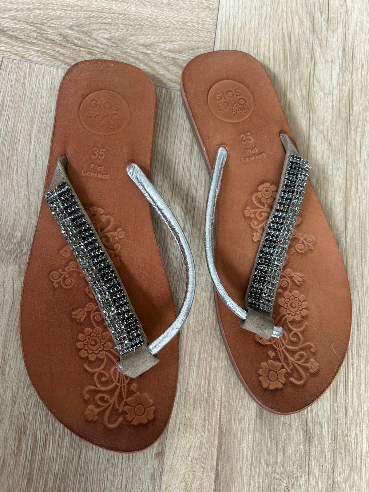 Gioseppo leren teenslippers in maat 35, Slippers, Bruin, Ophalen of Verzenden, Zo goed als nieuw