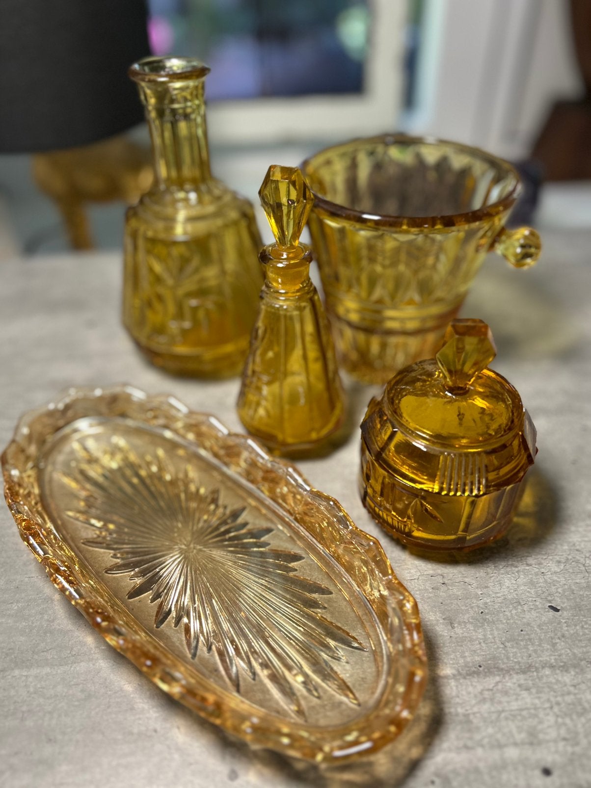 Vintage Set van 5 amber kleurig toilet tafel artikelen, Antiek en Kunst, Antiek | Glas en Kristal, Ophalen of Verzenden