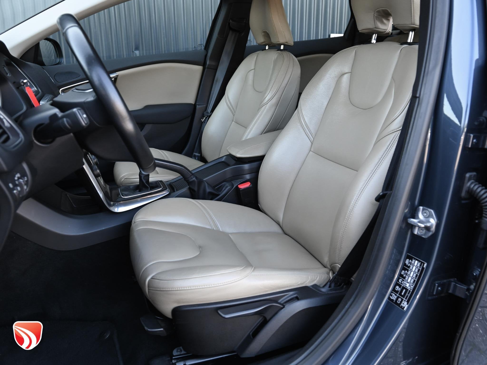 Volvo V40 2.0 T2 Nordic+ 122pk | Trekhaak | Clima | Cruise |, Auto's, Volvo, Voorwielaandrijving, Dealer onderhouden, Gebruikt