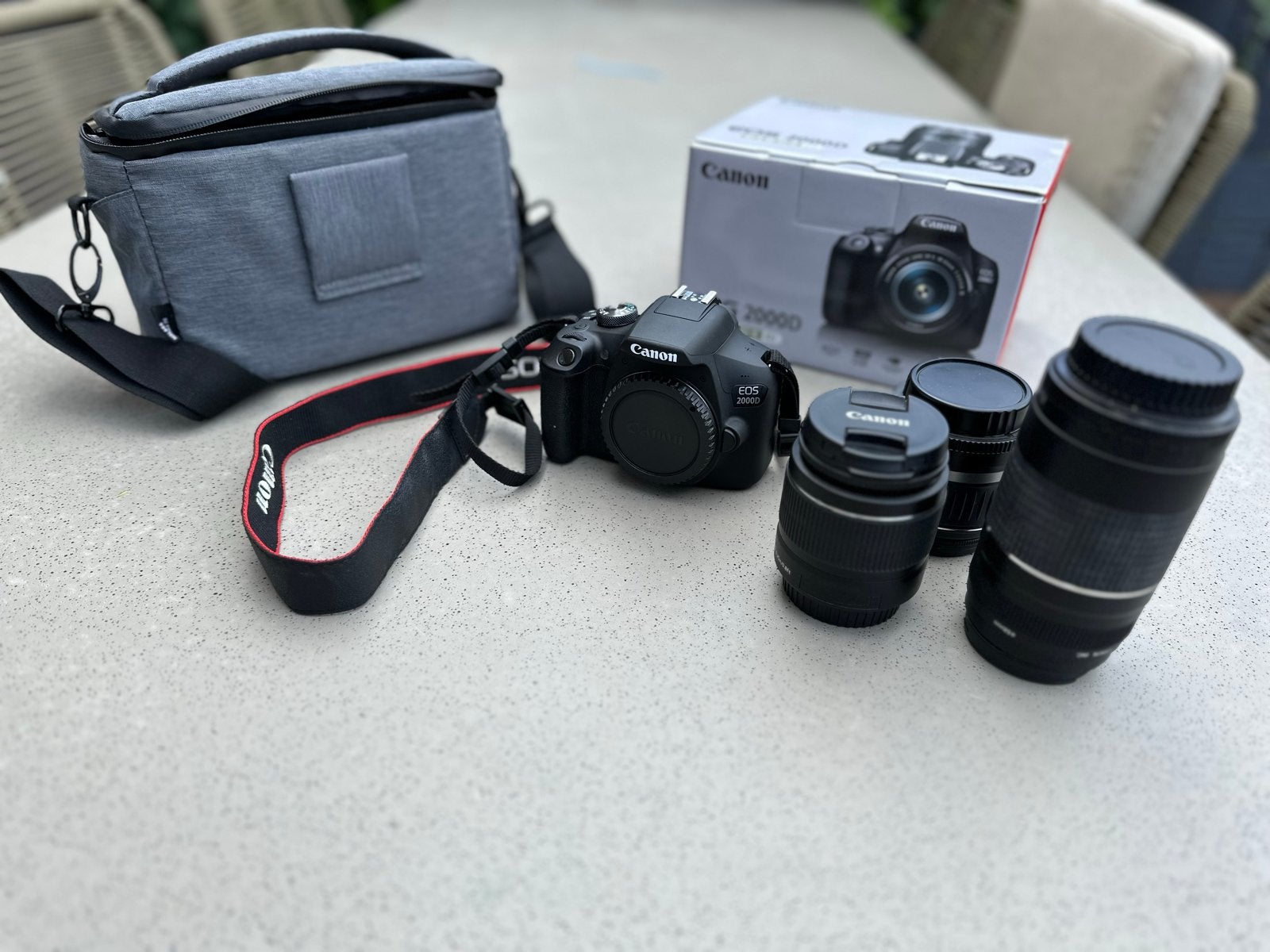 Canon EOS 2000D Spiegelreflexcamera met 3 lenzen en tas, Spiegelreflex, Canon, Zo goed als nieuw, Accu
