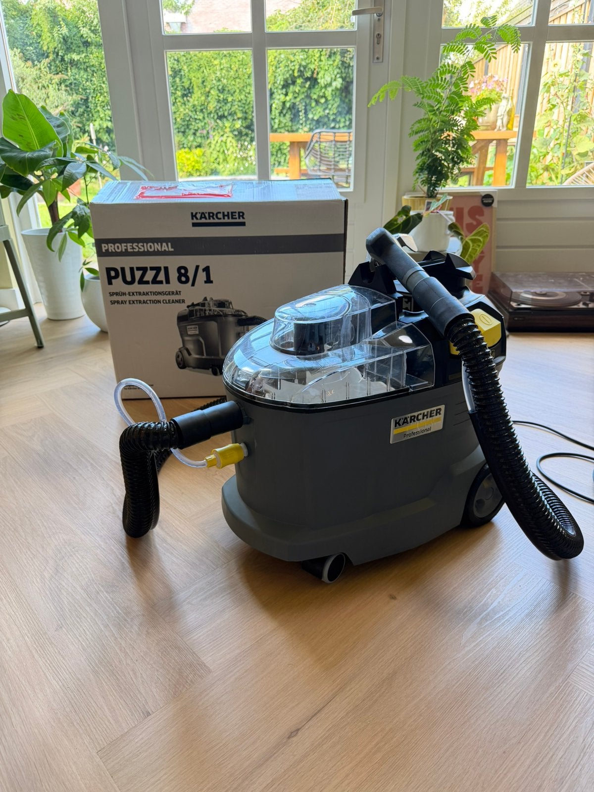 Kärcher Professional Puzzi 8/1 sproei-extractiereiniger, Doe-het-zelf en Verbouw, Ophalen, Zo goed als nieuw