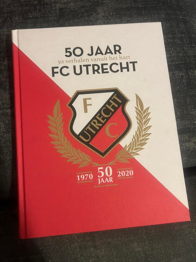 FC UTRECHT 50 JAAR 50 verhalen vanuit het hart, Ophalen of Verzenden, Zo goed als nieuw, Balsport