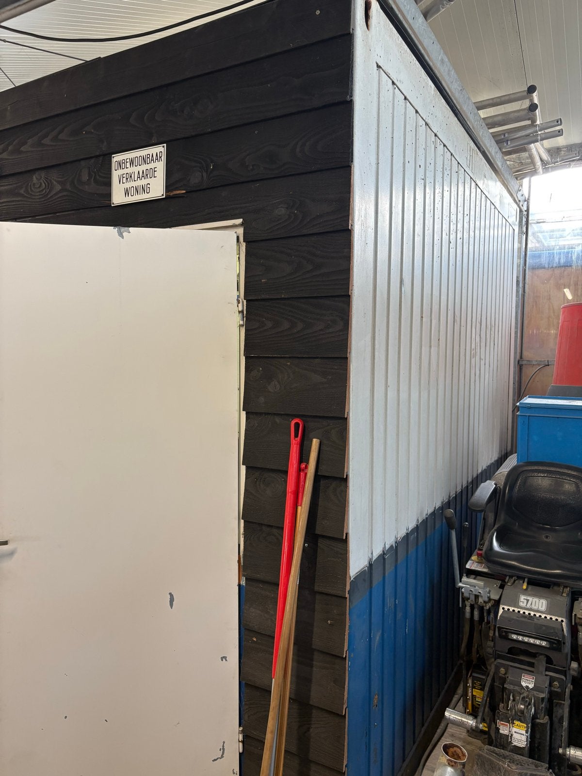 Compacte kantoorunit met toilet en keukenblok, Ophalen