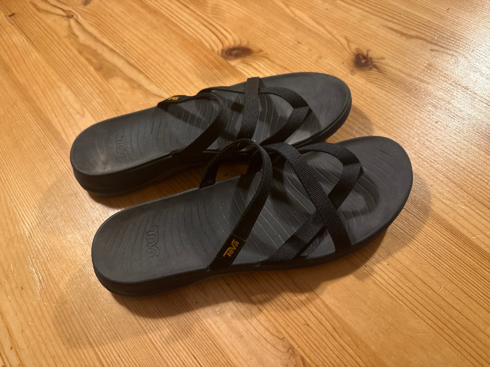 Teva Slippers Zwart - Maat 40 - vrijwel nieuw, Kleding | Dames, Slippers, Zwart, Ophalen of Verzenden, Zo goed als nieuw