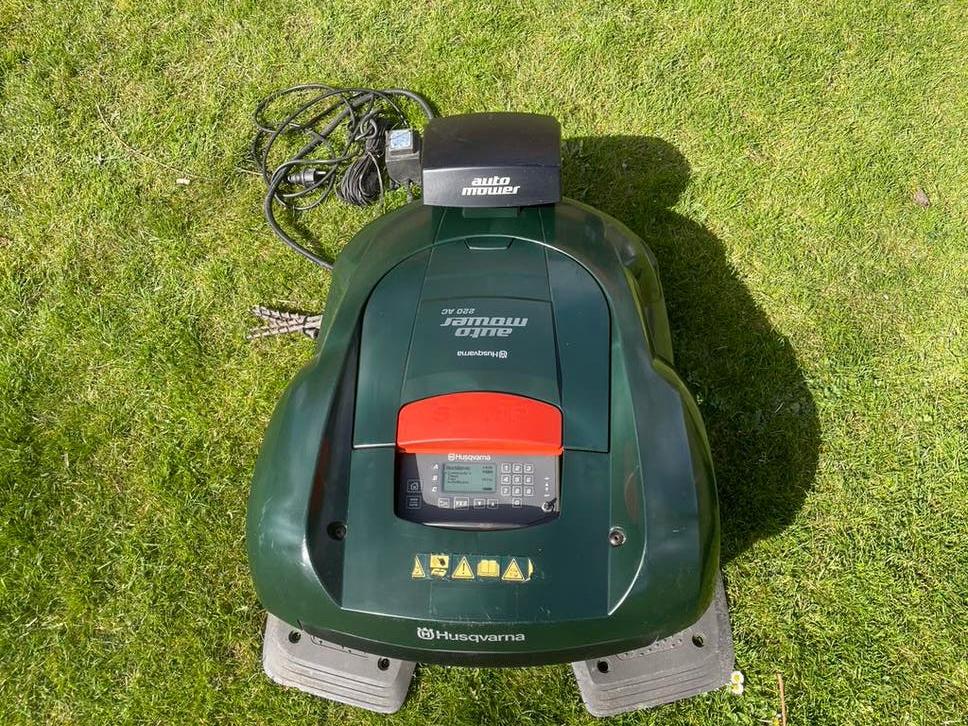 Husqvarna 220AC automower / robotmaaier 0 uur!!, Tuin en Terras, Grasmaaiers, Zo goed als nieuw, Ophalen of Verzenden