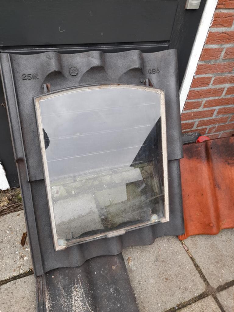 Gietijzeren dakraam, Doe-het-zelf en Verbouw, Glas en Ramen, Gebruikt, Minder dan 80 cm, Minder dan 80 cm, Ophalen of Verzenden