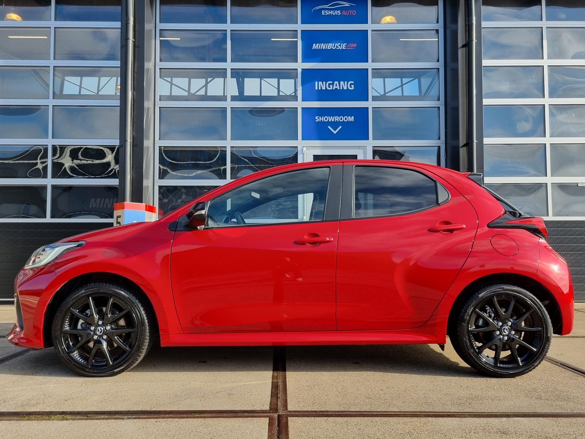 Mazda 2 Hybrid 1.5 VVT-I HEV Homura AIRCO ECC / ADAPTIEVE CR, Auto's, Dealer onderhouden, Gebruikt, 4 kWh, 1490 cc