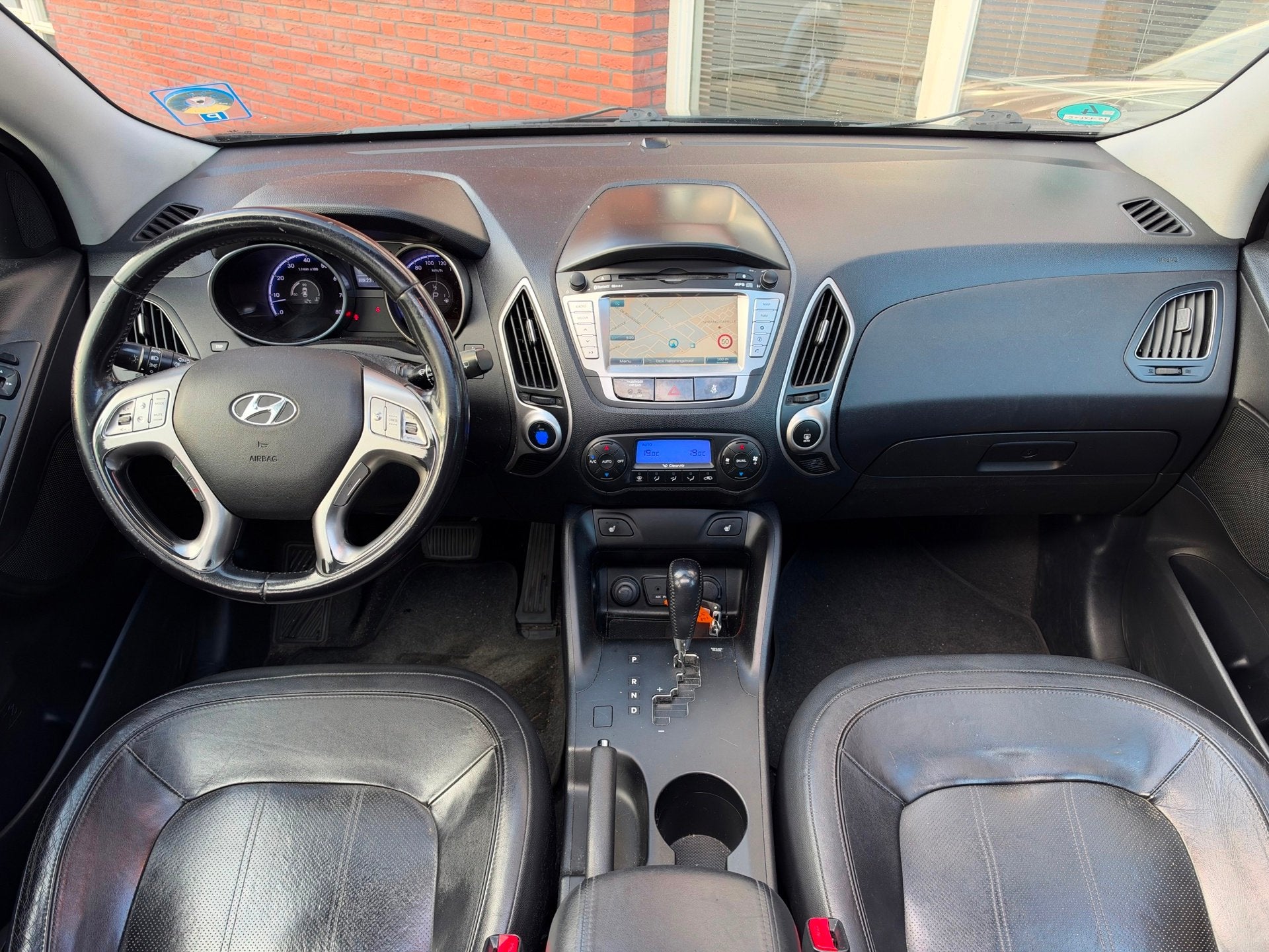Hyundai Ix35 2.0i i-Catcher / Pano / Leder / Navi / Camera /, Auto's, Gebruikt, 4 cilinders, Met garantie (alle), Leder en Stof