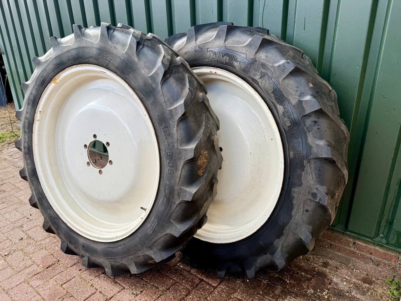 2 Goeie tractorvelgen ihc 633 6 gaats 12.4 R 36 Taurus, Ophalen