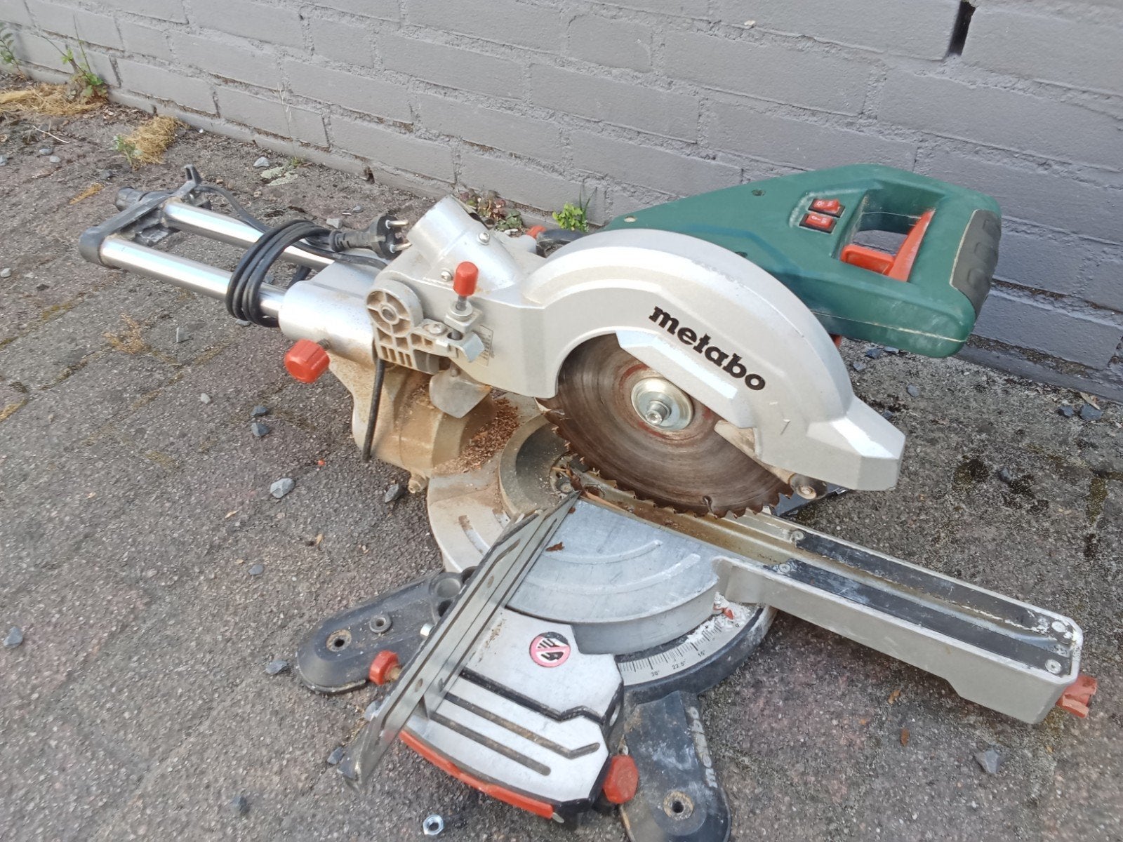 Metabo Afkortzaag kgs 216M - Krachtige en Betrouwbare Zaag, Doe-het-zelf en Verbouw, Gereedschap | Zaagmachines, Gebruikt, 70 mm of meer