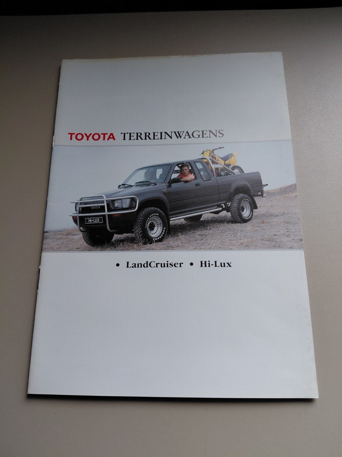 Toyota Terreinwagens brochure: Land Cruiser & Hi-Lux, Ophalen of Verzenden, Gelezen, Toyota