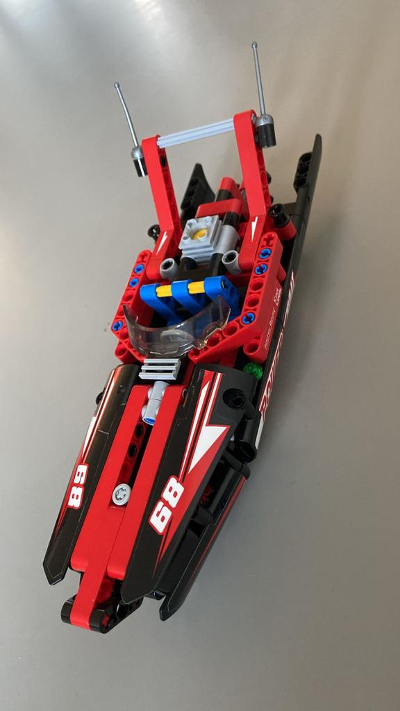 Lego Technic Power Boat 42089 - Compleet met doos en boekje, Kinderen en Baby's, Speelgoed | Duplo en Lego, Zo goed als nieuw