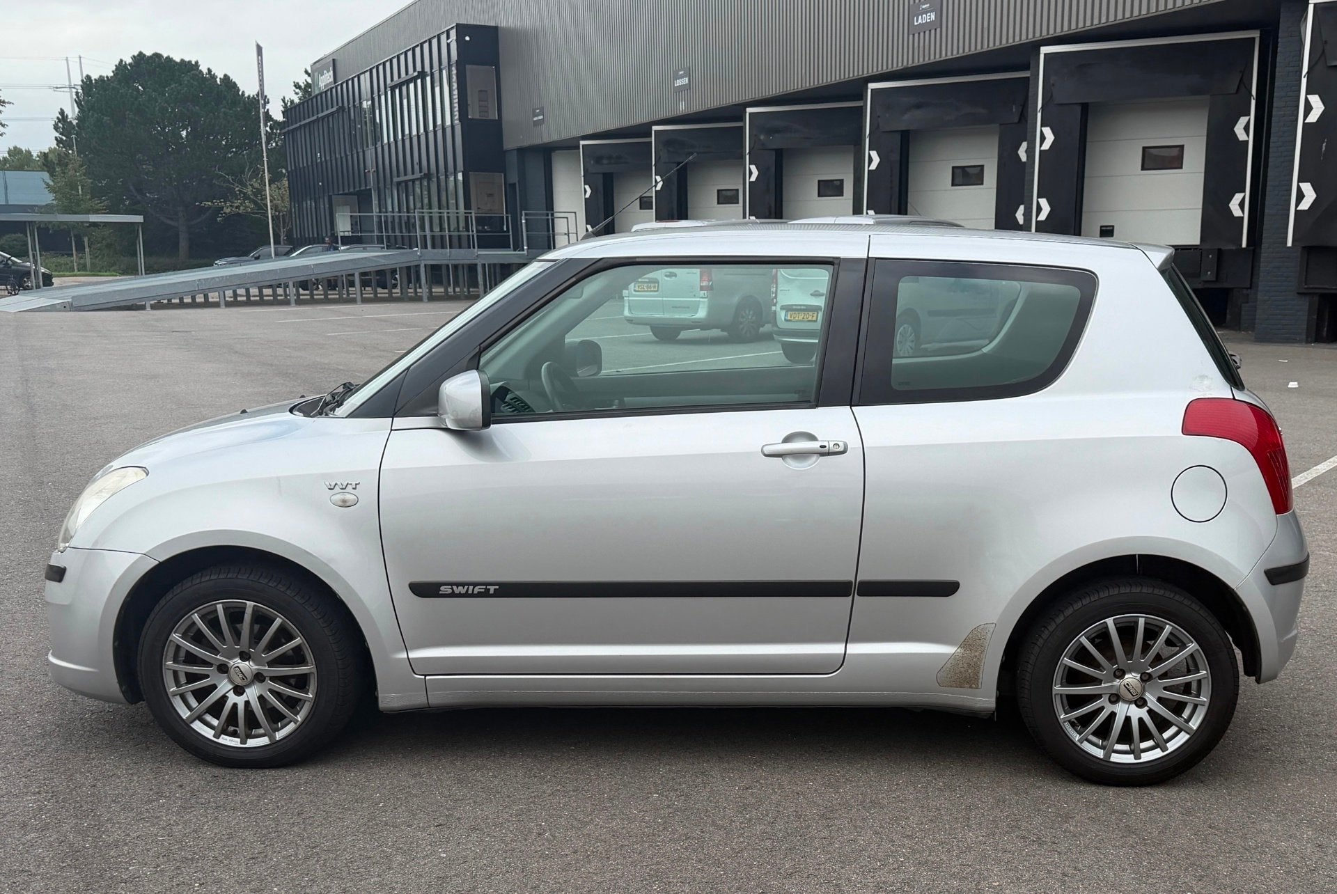 Suzuki Swift 1.5 Exclusive 100PK/SPORTVELGEN/KEYLES/AIRCO/NA, Voorwielaandrijving, Zwart, 4 cilinders, 400 kg