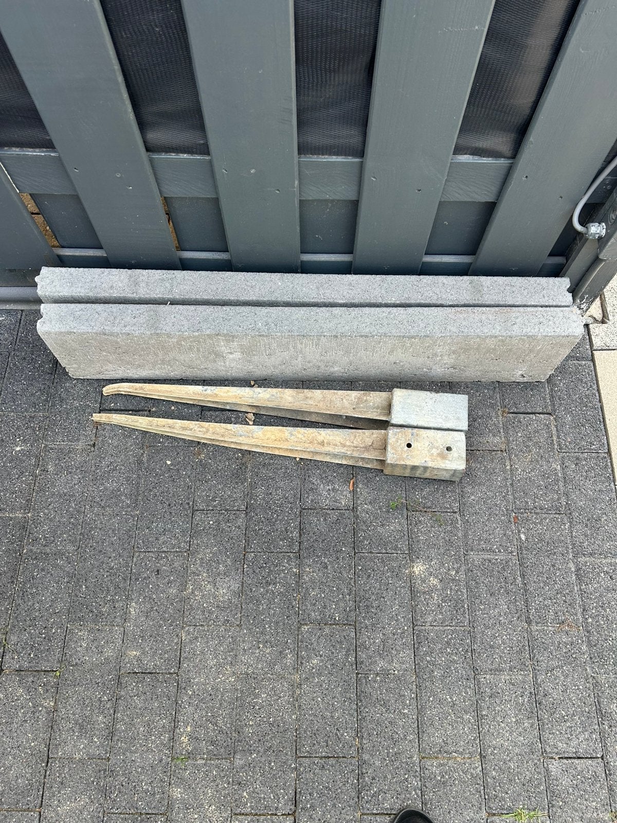 Stoepbandjes en pinnen te koop, Ophalen, Minder dan 20 cm, Zo goed als nieuw, 10 m² of meer