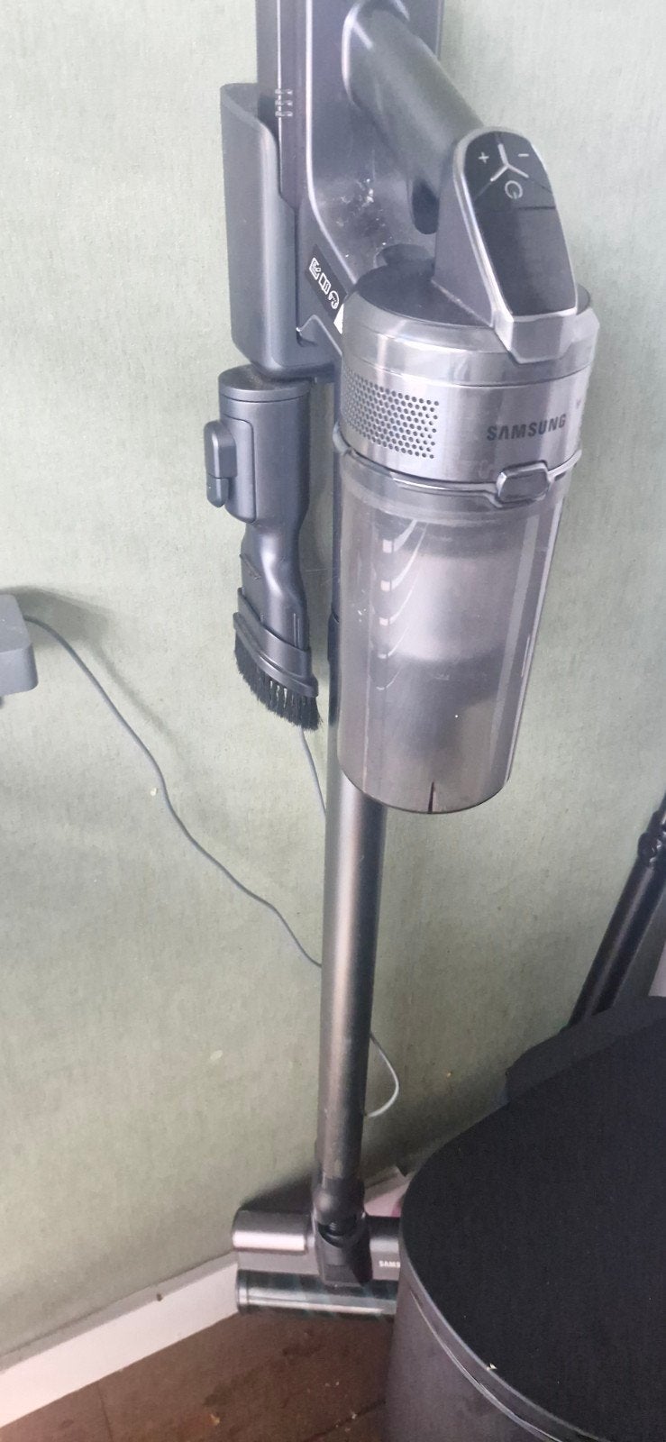 Samsung steelstofzuiger - defect (laadt niet op), Witgoed en Apparatuur, Ophalen, Draadloos, Niet werkend, Reservoir