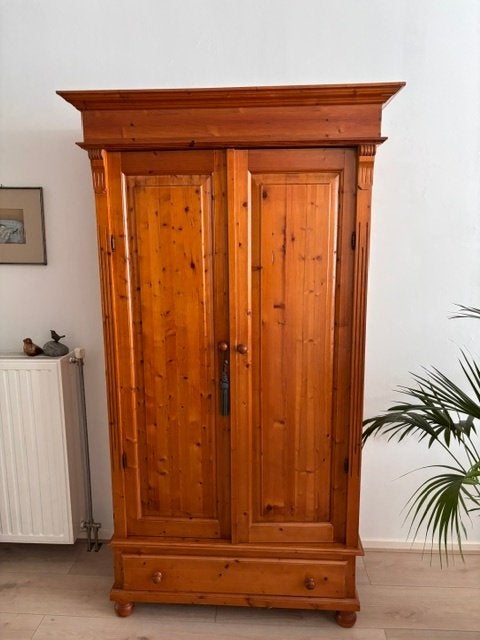 Grote grenen kast, Ophalen
