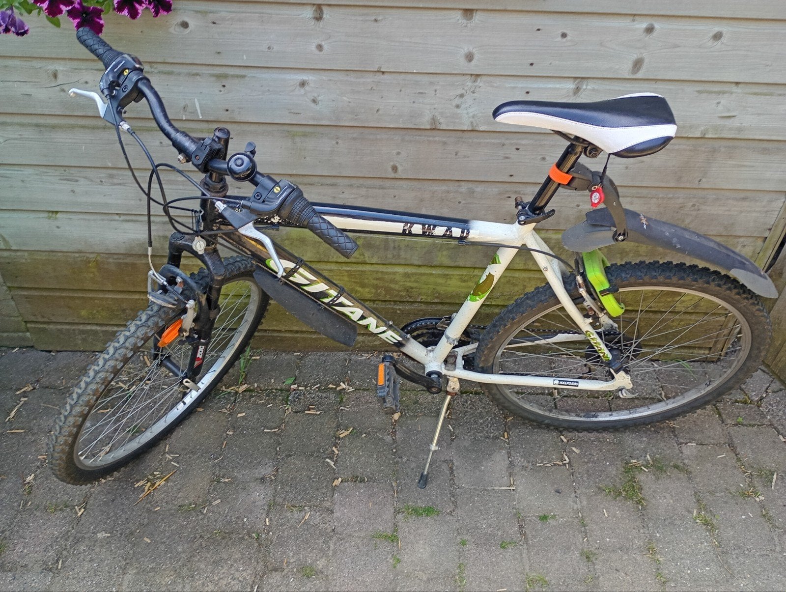 Stoere mountainbike, wit met groene accenten, Fietsen en Brommers, Fietsen | Mountainbikes en ATB, Gebruikt, Schijfrem, Ophalen