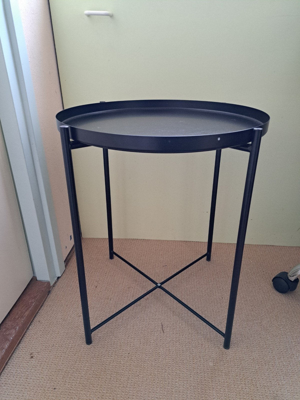 IKEA Gladom bijzettafel met dienblad - zwart, Minder dan 55 cm, Gebruikt, Metaal of Aluminium, Rond