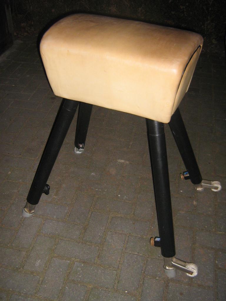 Turnbok / Springbok, Sport en Fitness, Turnen, Kindermaat 122 t/m 140, Ophalen, Gebruikt, Materiaal