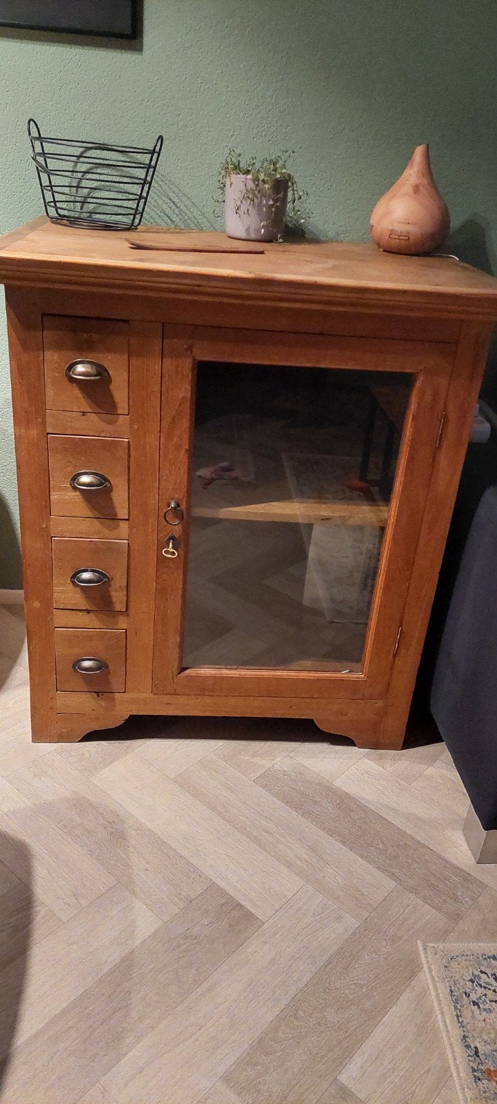 Massief teak houten kast 4 met lades en glazen deur, Ophalen, Gebruikt, Glas, Landelijk, Klassiek