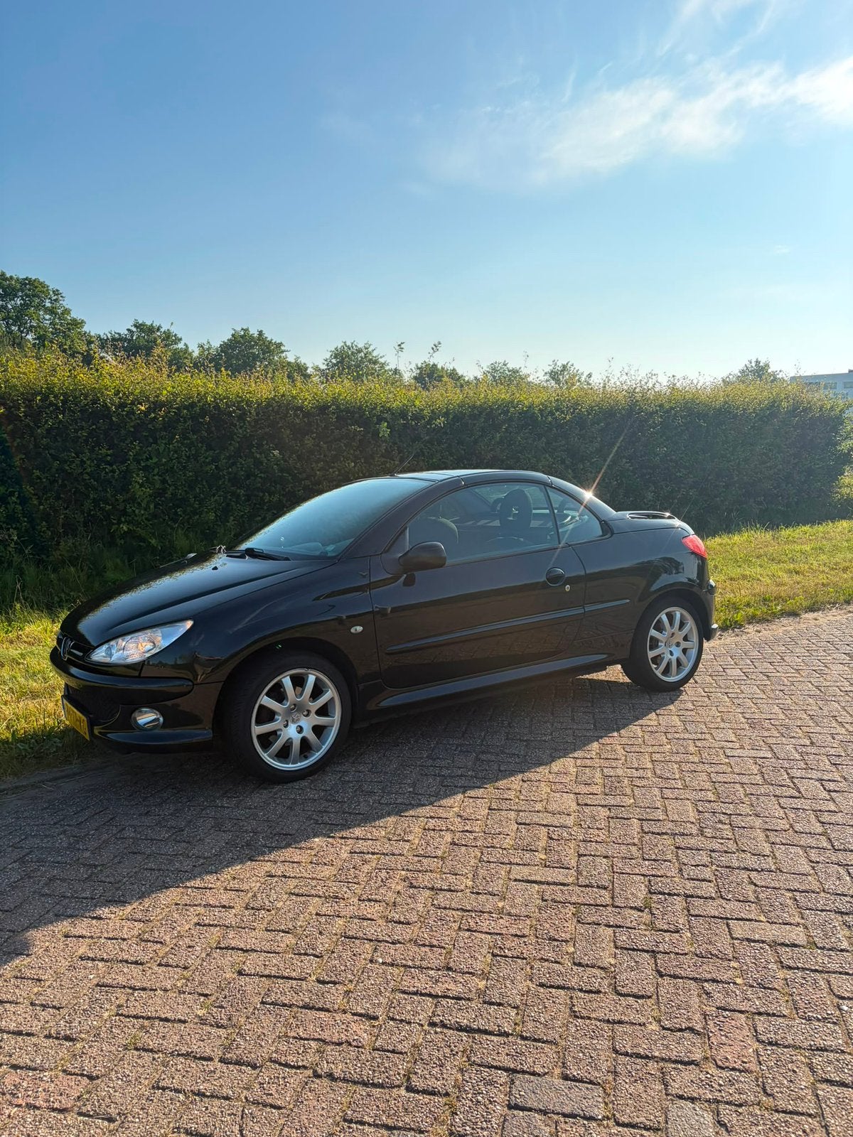 Peugeot 206 1.6 16V CC 2007 Zwart, Auto's, Peugeot, Voorwielaandrijving, Stof, USB, Zwart