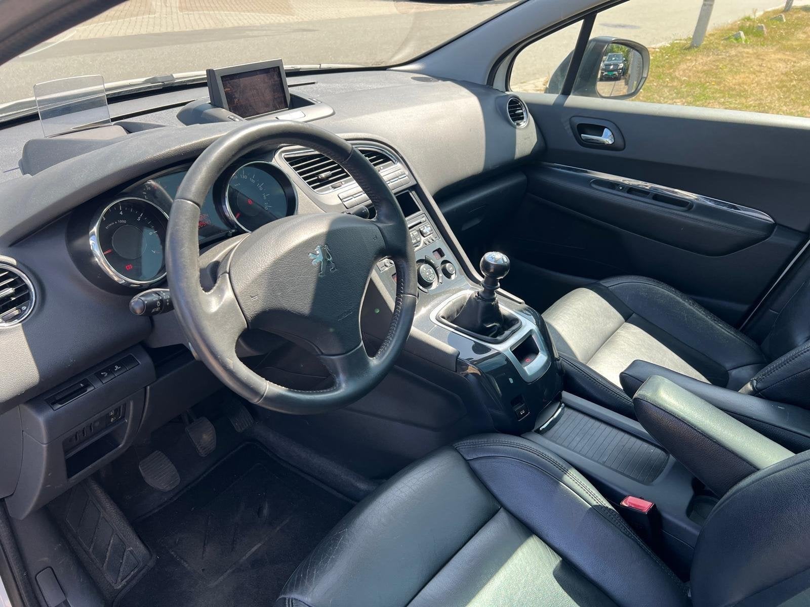 Peugeot 5008 1.6 THP Family 7Persoons Cruise Leer Clima Pano, Voorwielaandrijving, Gebruikt, Zwart, Wit