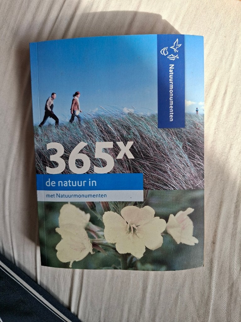 365 x de natuur in met Natuurmonumenten, Boeken, Ophalen of Verzenden, Zo goed als nieuw, Natuur algemeen