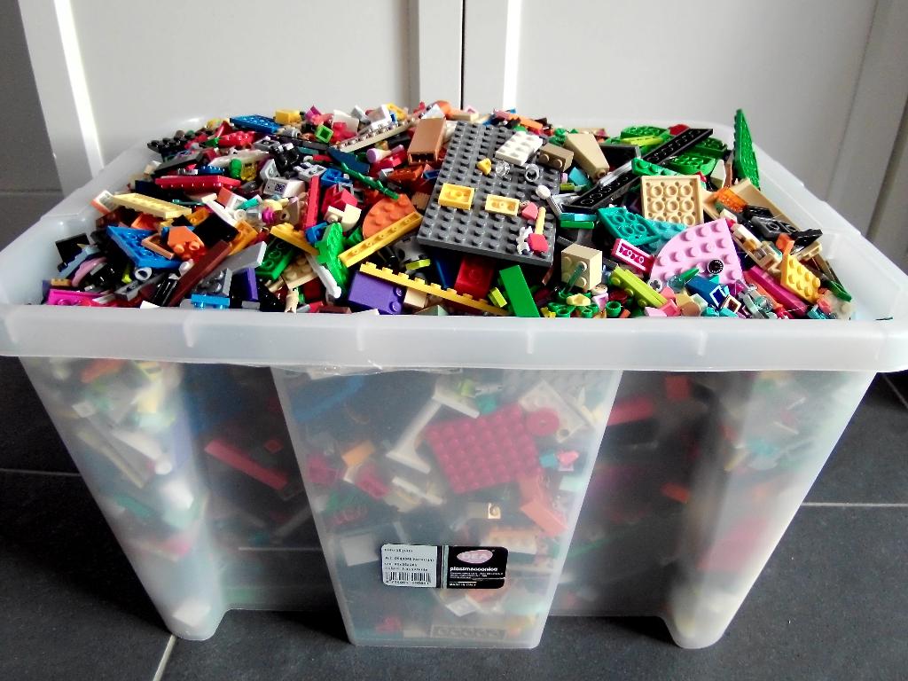 Grote bak met ruim 8 kg. Lego ook minifiguurtjes en boekjes, Overige thema's, Lego, Ophalen of Verzenden, Zo goed als nieuw