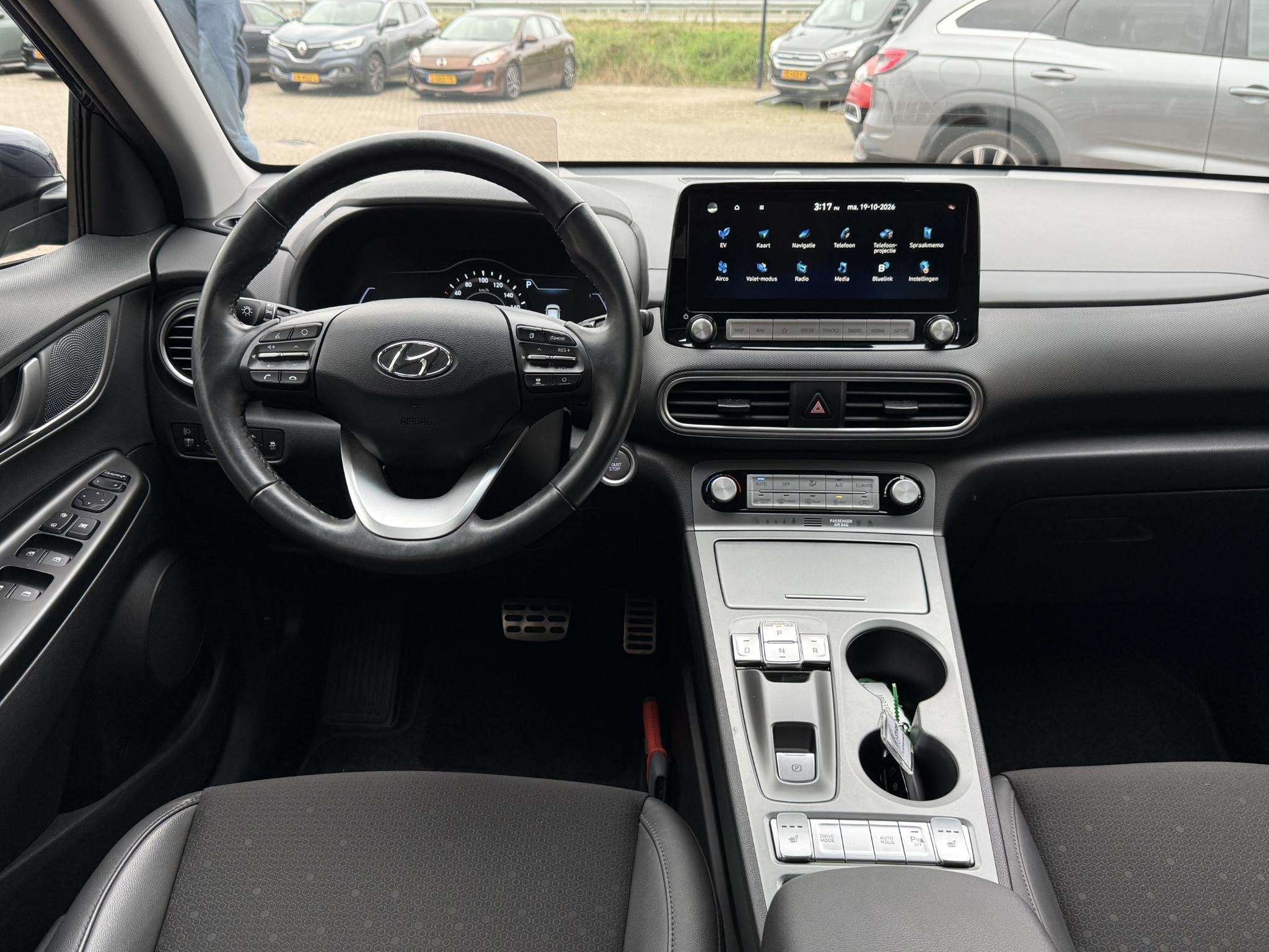 Hyundai Kona EV Fashion 64 kWh | NAP | 97& Soh | Cruise adap, Gebruikt, Blauw, Leder en Stof, Origineel Nederlands