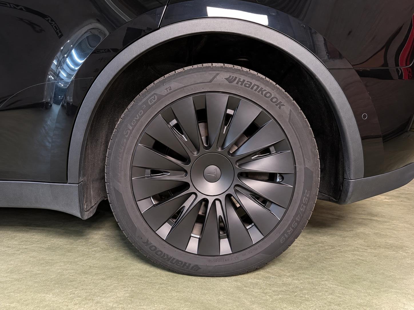 Tesla Model Y Long Range Dual Motor AWD 75 kWh Autopilot l 5, Auto's, Automaat, Stof, Gebruikt, 1885 kg