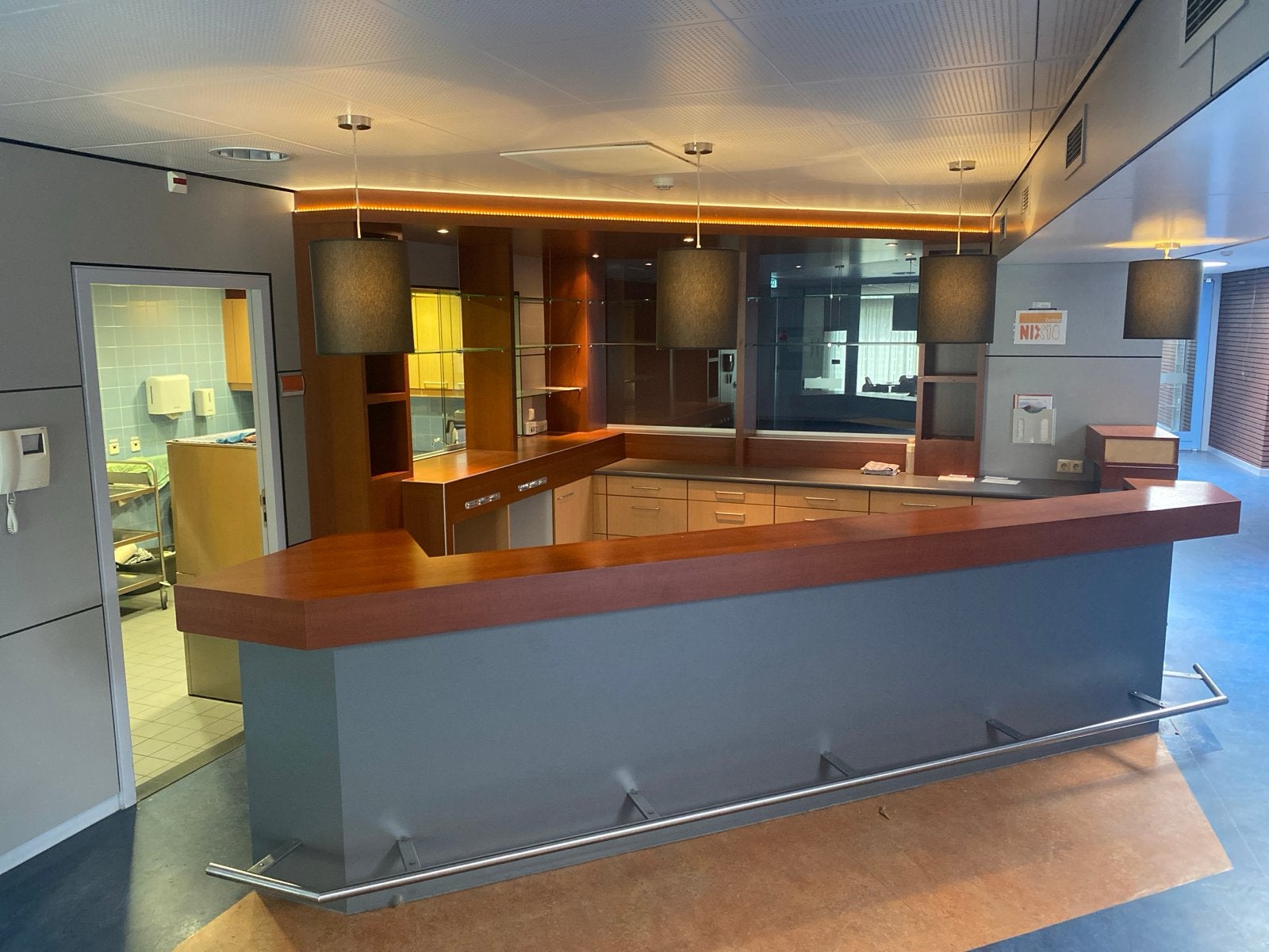 Complete bar met kasten en verlichting, Ophalen, Gebruikt