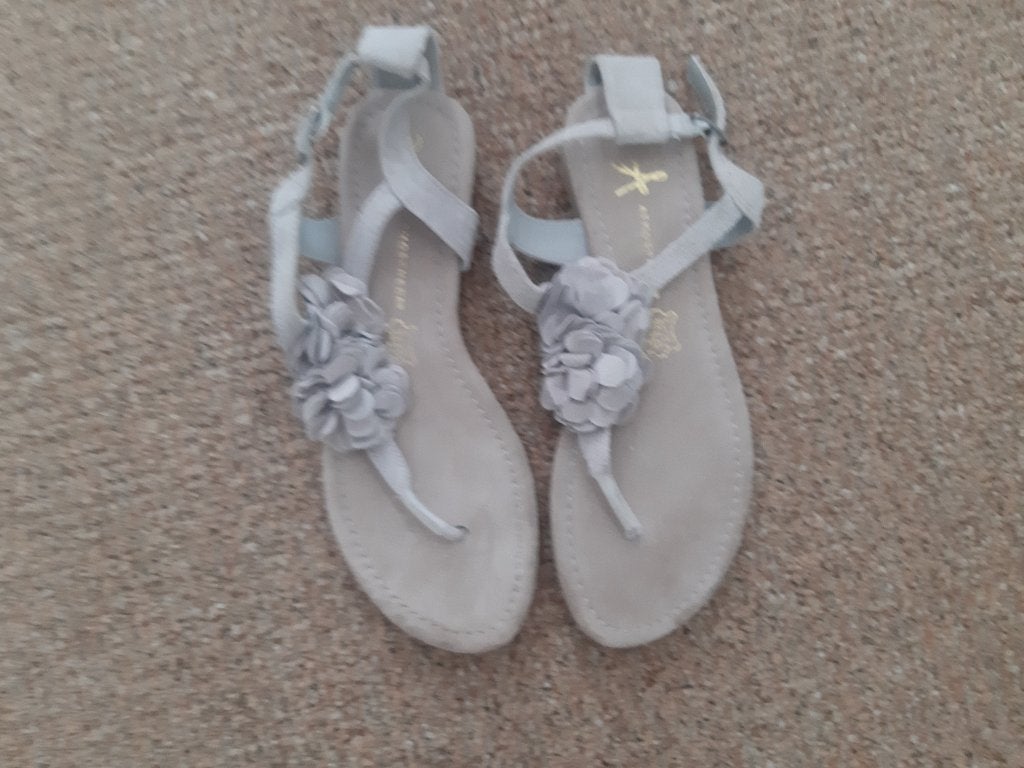 NIEUWSTAAT - leuke aparte sandalen Atmosphere maat 41, Kleding | Dames, Schoenen, Ophalen, Atmosphere, Overige kleuren, Sandalen of Muiltjes